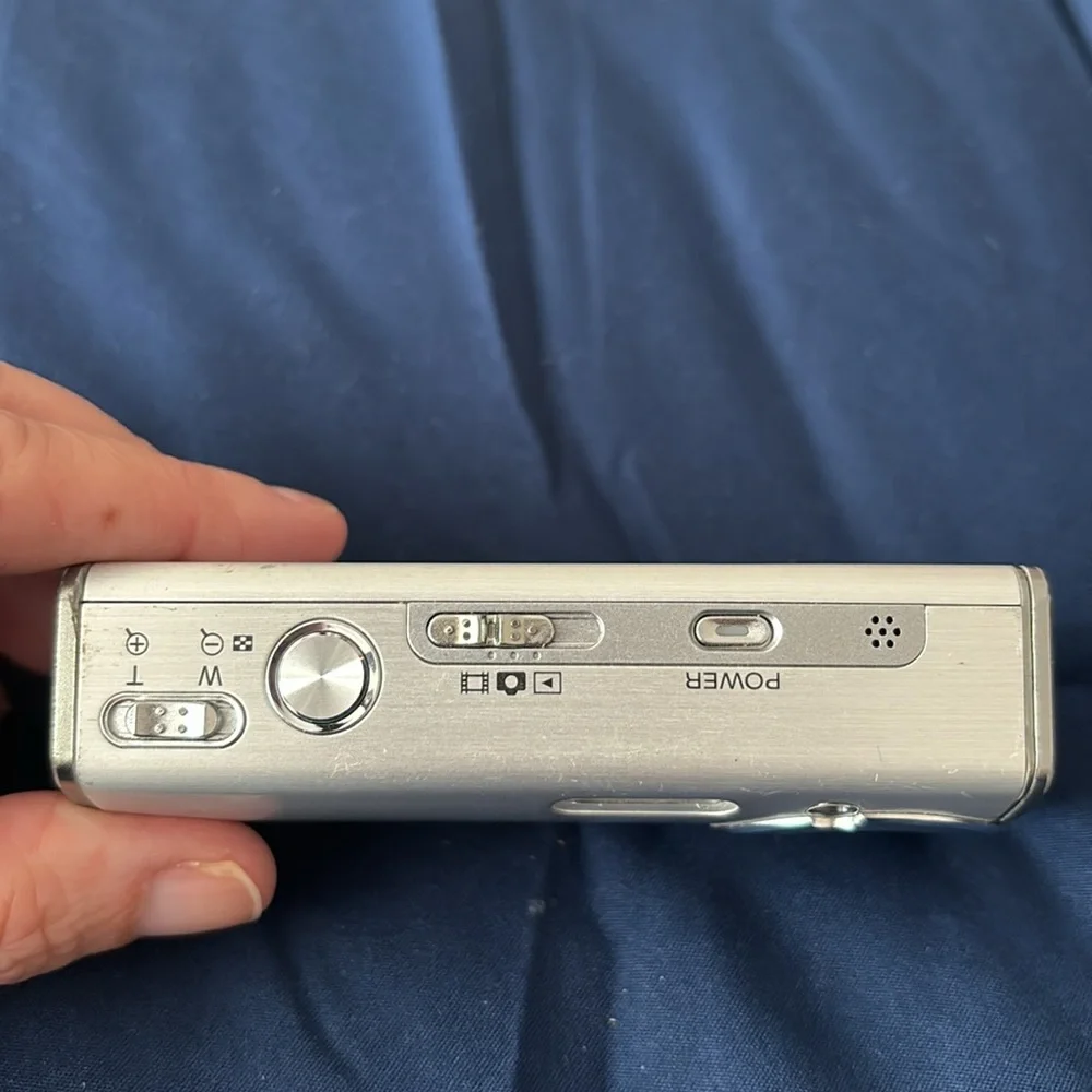 Sony cyber shot DSC-L1 digital camera